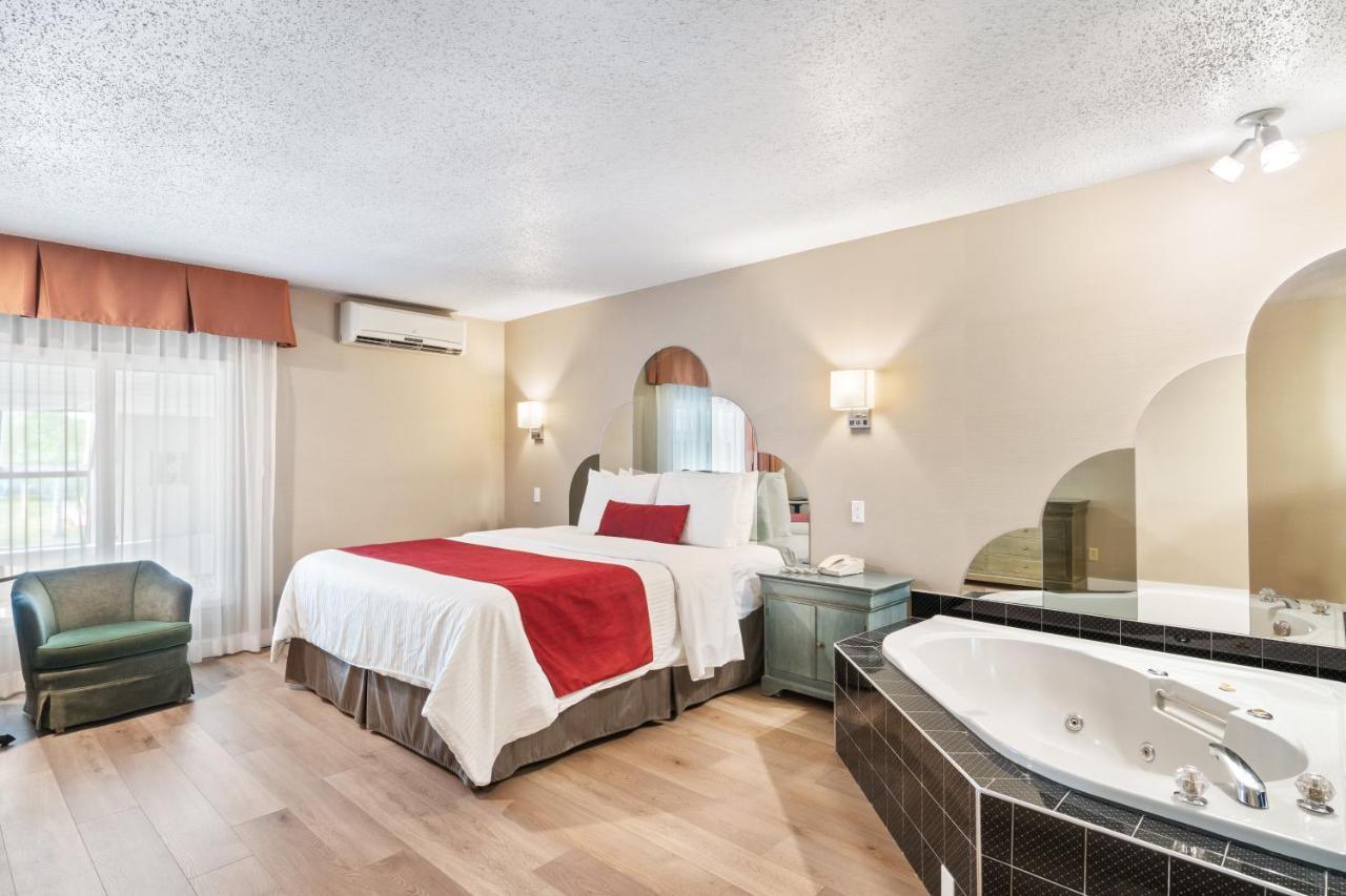 Hotel Bromont Exterior photo