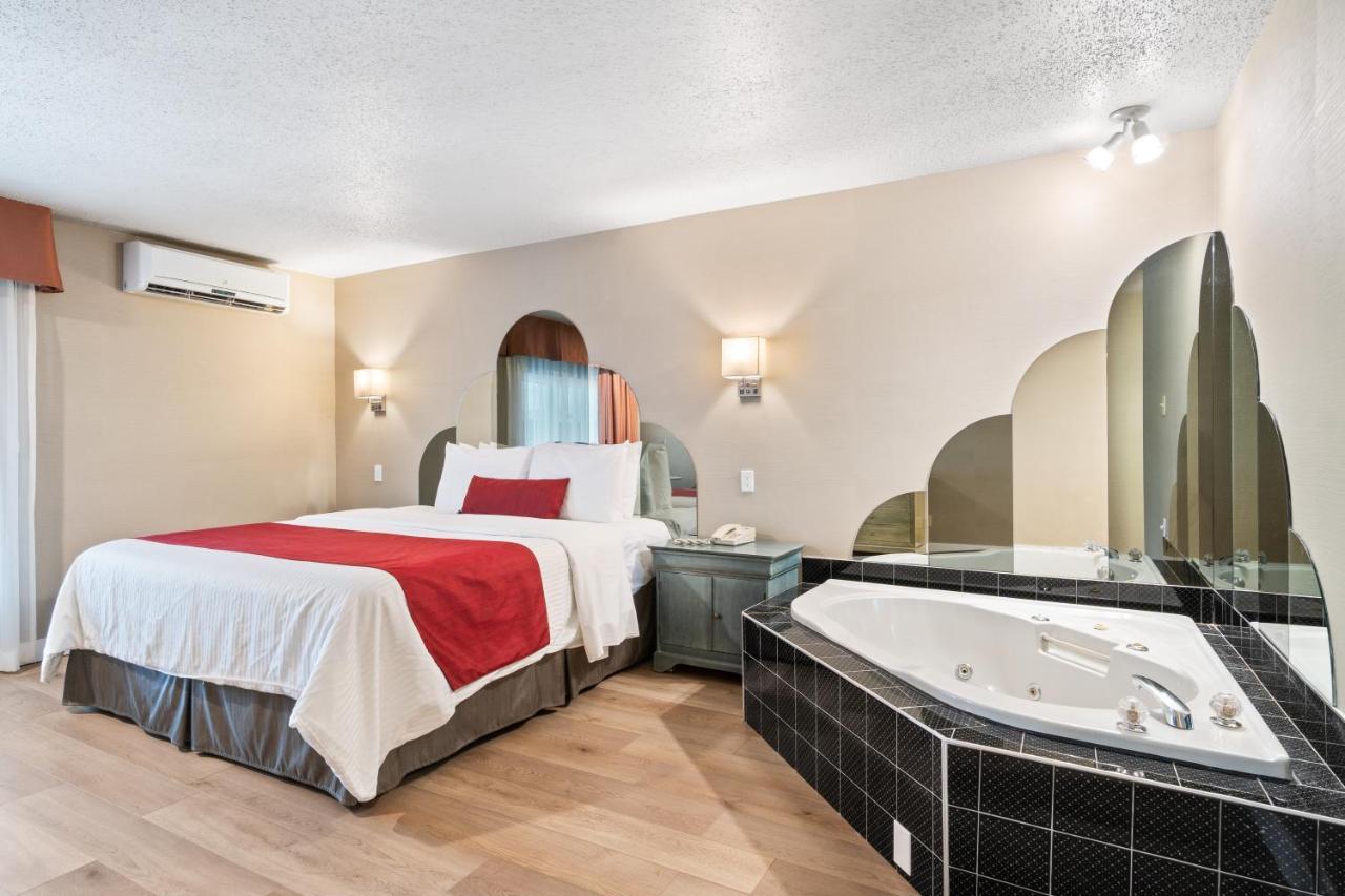 Hotel Bromont Exterior photo
