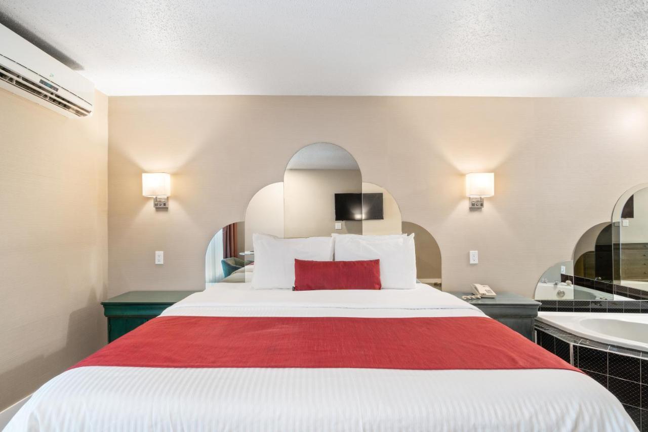 Hotel Bromont Exterior photo