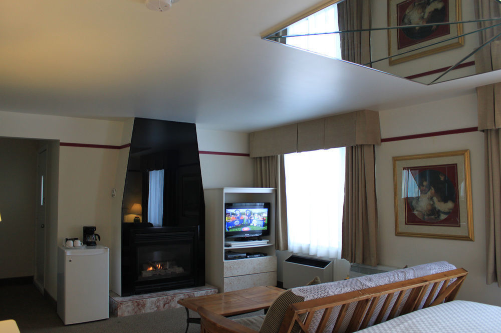Hotel Bromont Exterior photo