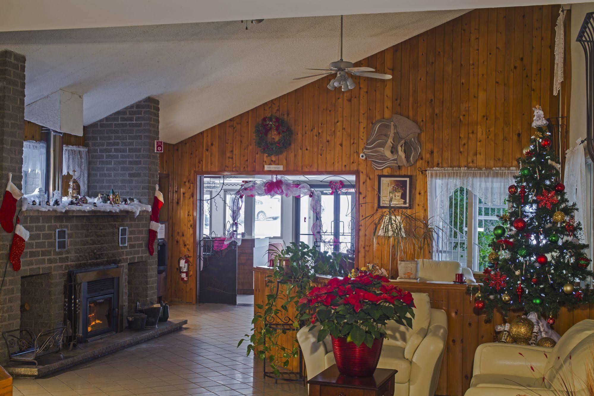 Hotel Bromont Exterior photo